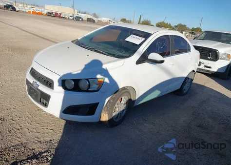 2015 Chevrolet Sonic Lt Auto z USA, uszkodzony, nr VIN 1G1JC5SH4F4144933